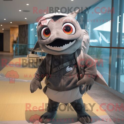 Costume De Mascotte Redbrokoly De Thon Gris Habillé D Un Sweat À Capuche Et De Sacs Messager