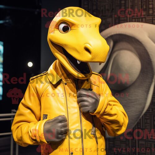 Personnage De Costume De Mascotte Redbrokoly De Cochon D Inde Rouille Habillé D Une Robe De Cocktail Et De Montres Numériques