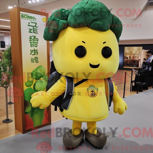 Personnage Mascotte Redbrokoly De Brocoli Jaune Habillé D Un Pantalon Chino Et De Sacs Messager