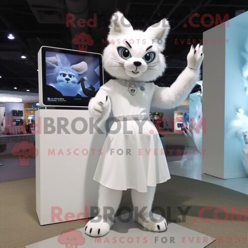Mascotte Redbrokoly De Bougie Parfumée Marine Personnage Habillé Avec Une Chemise Et Des Gants En Chambray