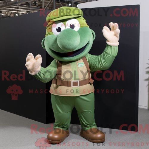Personnage Mascotte Redbrokoly De Green But Habillé Avec Un Pantalon Cargo Et Des Bonnets