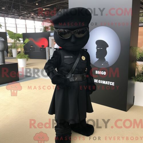 Costume Mascotte Redbrokoly De Para Commando Noir Personnage Habillé D Une Robe De Soirée Et De Bérets