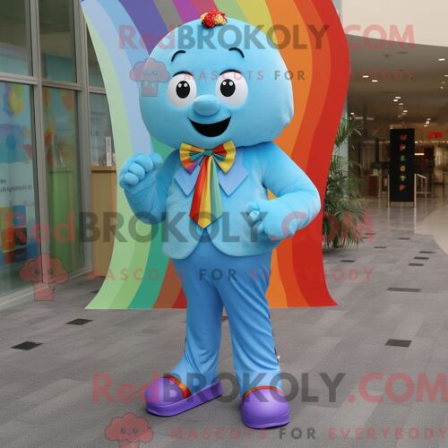 Personnage De Costume De Mascotte Redbrokoly Arc-En-Ciel Bleu Ciel Habillé Avec Un Jean Skinny Et Des Noeuds Papillons