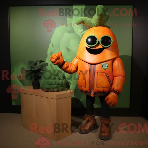 Costume Mascotte Redbrokoly De Céleri Orange Habillé D Une Veste En Cuir Et De Portefeuilles