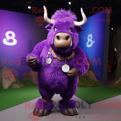 Costume Mascotte Redbrokoly De Buffle Violet Habillé D Un Body Et D Anneaux