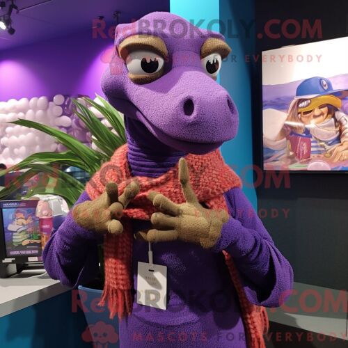 Costume Mascotte Redbrokoly De Deinonychus Violet Personnage Habillé Avec Un Pull Et Des Bracelets
