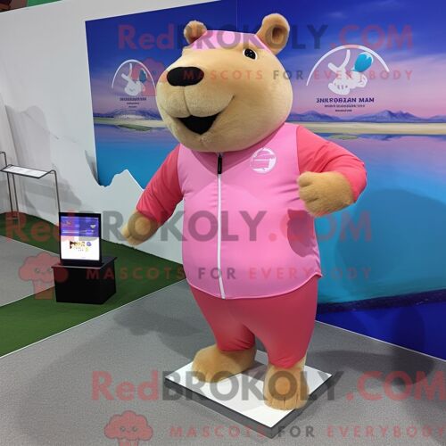 Costume Mascotte Redbrokoly De Capybara Rose Personnage Habillé Avec Un Rash Guard Et Des Pinces À Chaussures