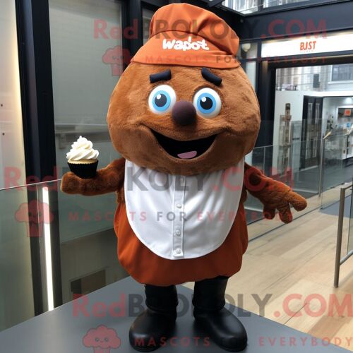 Mascotte Redbrokoly De Personnage De Pomme Beige Habillé Avec Un Polo Et Des Bérets