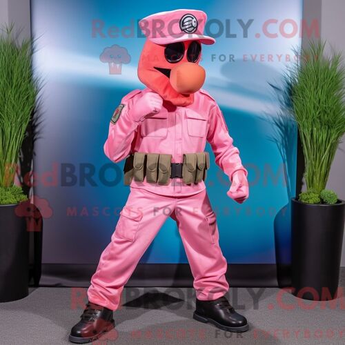 Costume Mascotte Redbrokoly De Marine Recon Rose Personnage Habillé D Un Jean Évasé Et De Pinces À Chaussures