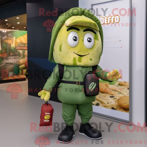 Personnage De Costume De Mascotte Redbrokoly De Pâtes Au Pesto D Olive Habillé D Un Manteau Et De Sacs Messager