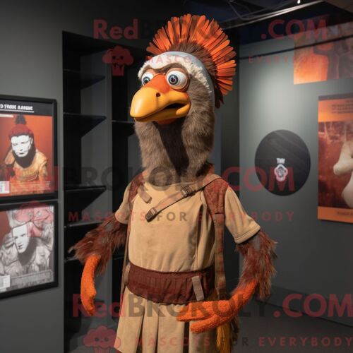 Personnage De Costume De Mascotte Redbrokoly De Dinde Rouille Habillé Avec Un T-Shirt À Manches Longues Et Des Bandeaux