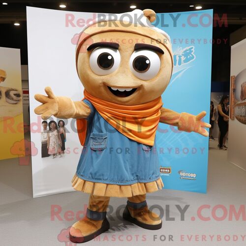 Personnage De Costume De Mascotte Redbrokoly De Tan Queen Habillé Avec Un Short En Jean Et Des Châles