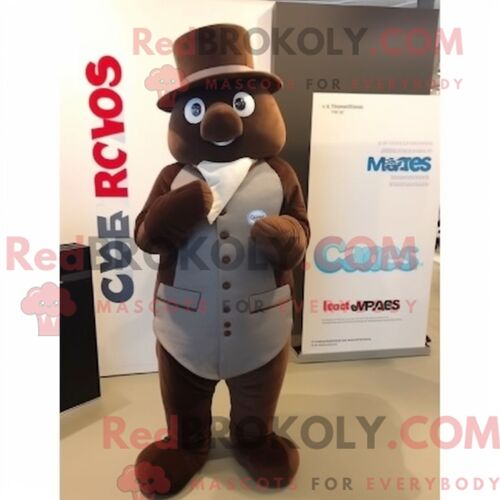 Costume Mascotte Redbrokoly De Barre De Chocolat Grise Personnage Habillé Avec Un Gilet Et Des Bonnets