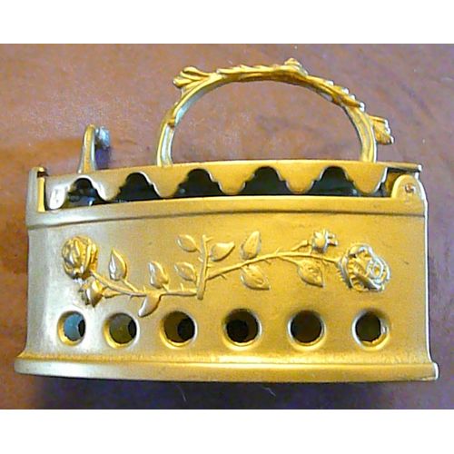 Fer a Repasser en Laiton avec Reservoir a Braises