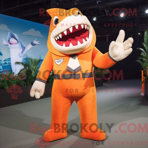 Costume Mascotte Redbrokoly De Monstre De Frankenstein Rose Personnage Habillé Avec Un Jean Maman Et Des Bretelles