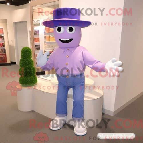 Personnage De Costume De Mascotte Redbrokoly De Gâteau De Mariage À La Lavande Habillé Avec Un Jean Boyfriend Et Des Épingles À Chapeau
