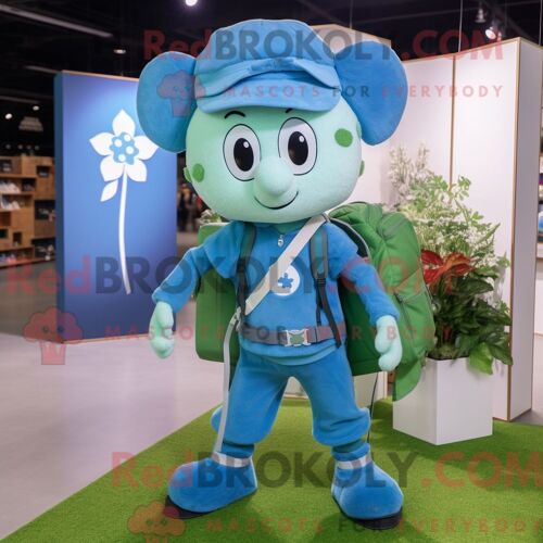 Costume De Mascotte Redbrokoly De Trèfle À Quatre Feuilles Bleu Habillé D Une Chemise Henley Et De Sacs À Dos
