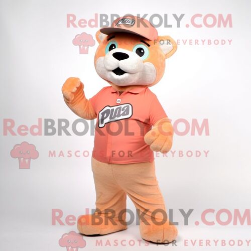Costume De Mascotte Redbrokoly Peach Puma Personnage Habillé Avec Un Gilet Et Des Épingles De Chapeau