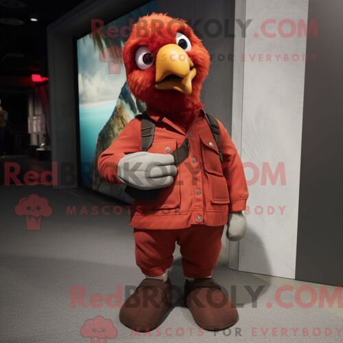 Personnage Mascotte Redbrokoly De Pigeon Rouge Habillé D Un Pantalon Cargo Et De Mitaines