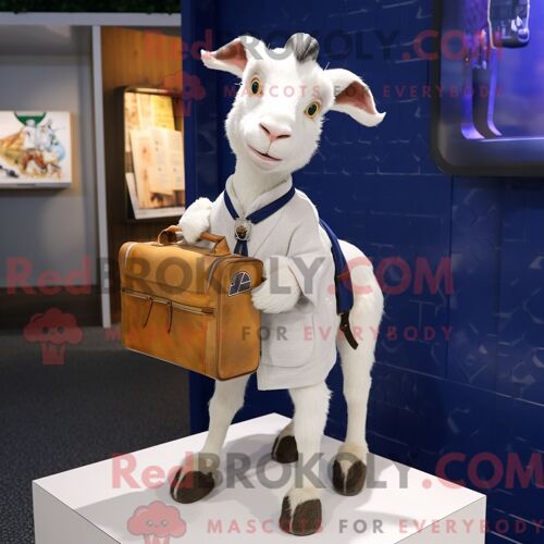 Costume De Mascotte Redbrokoly De Chèvre Habillé D Une Chemise En Popeline Et De Sacs Besaces