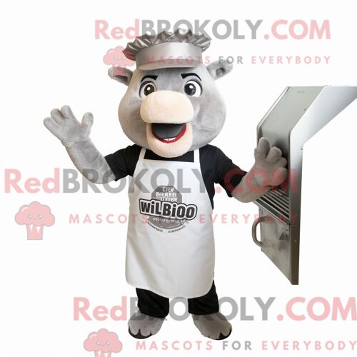 Personnage Mascotte Redbrokoly D Un Cracheur De Feu Beige Habillé D Une Robe Longue Et De Pinces À Cheveux