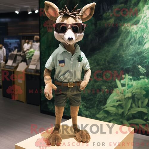 Personnage Mascotte Redbrokoly D Un Pop Corn Argenté Habillé D Une Jupe Portefeuille Et De Boutons De Manchette