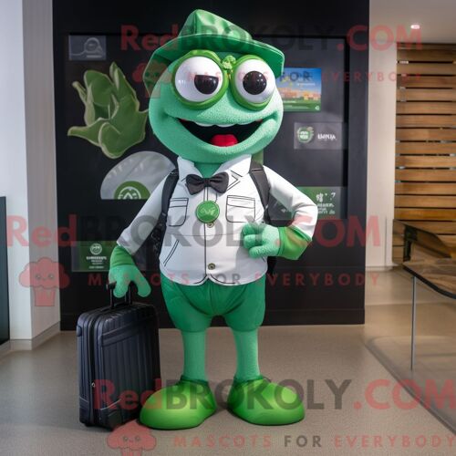 Personnage De Costume De Mascotte Redbrokoly De Docteur Vert Habillé D Un Maillot De Bain Et De Sacs Messagers