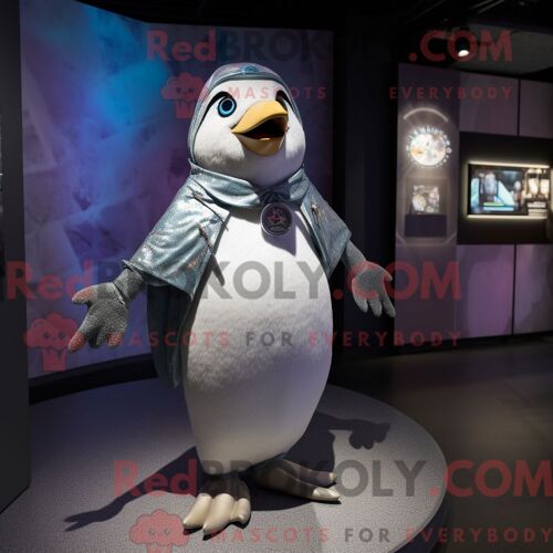 Costume De Mascotte Redbrokoly De Pingouin Argenté Habillé D Une Couverture Et De Broches