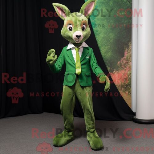 Personnage Mascotte Redbrokoly D Un Lapin Sauvage Rouge Habillé D Un Rash Guard Et De Châles