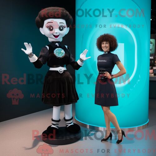 Personnage Mascotte Redbrokoly D Une Guinness Cyan Habillée D Une Robe Longue Et De Sacs À Dos