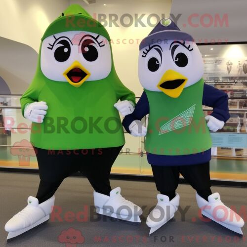Personnage De Costume De Mascotte Redbrokoly De Paire De Patins À Glace Olive Habillé Avec Un Short De Course Et Des Chapeaux