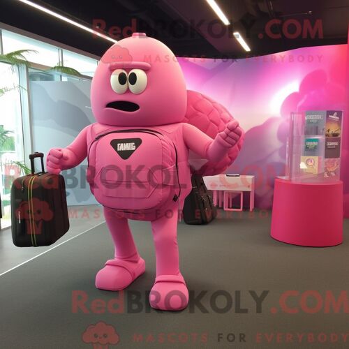 Personnage Mascotte Redbrokoly De Grenade Rose Habillé Avec Un T-Shirt À Manches Longues Et Des Porte-Documents