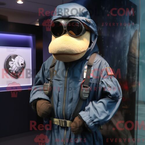 Personnage De Costume De Mascotte Redbrokoly Du Service Aérien Spécial De La Marine Habillé D Une Veste Et De Mitaines