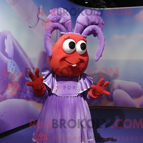 Personnage Mascotte Redbrokoly D Un Faisan Marron Habillé D Un T-Shirt Henley Et D Anneaux