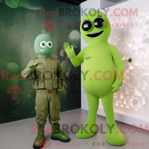 Costume De Mascotte Redbrokoly De Pangolin Beige Habillé D Une Robe Longue Et De Bracelets