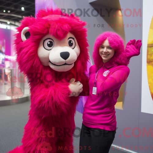 Mascotte Redbrokoly De Lion Tamer Magenta Personnage Habillé Avec Un Col Roulé Et Des Pinces À Cheveux