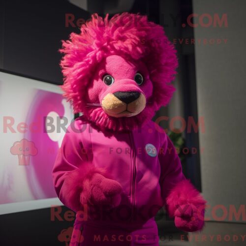 Mascotte Redbrokoly De Lion Tamer Magenta Personnage Habillé Avec Un Col Roulé Et Des Pinces À Cheveux