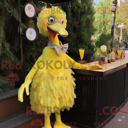 Costume De Mascotte Redbrokoly D Autruche Jaune Citron Habillé D Une Robe De Cocktail Et De Clips Pour Écharpe
