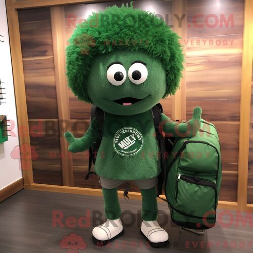 Personnage Mascotte Redbrokoly D Une Boulettes De Viande Vert Forêt Habillée D Une Chemise Henley Et De Sacs À Dos