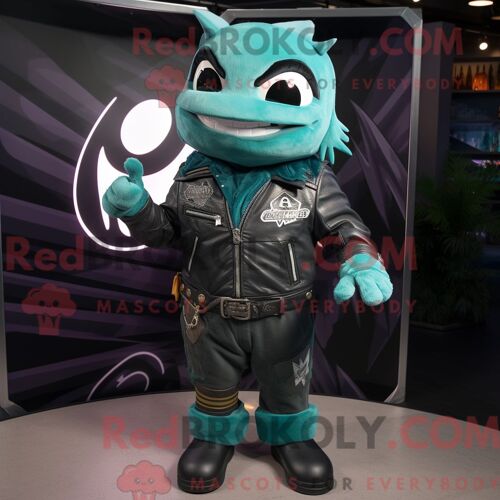 Personnage Mascotte Redbrokoly D Une Momie Magenta Habillée D Une Jupe Cercle Et De Clips Foulard