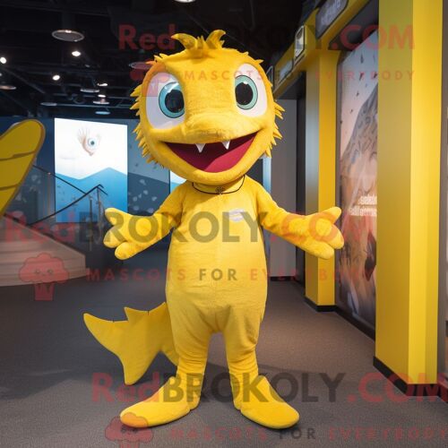 Personnage Mascotte Redbrokoly D Une Grenouille Rose Habillée D Une Mini Jupe Et De Bagues