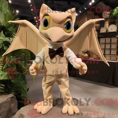 Personnage Mascotte Redbrokoly D Une Alliance Rouge Habillé D Un Col Roulé Et De Boucles D Oreilles