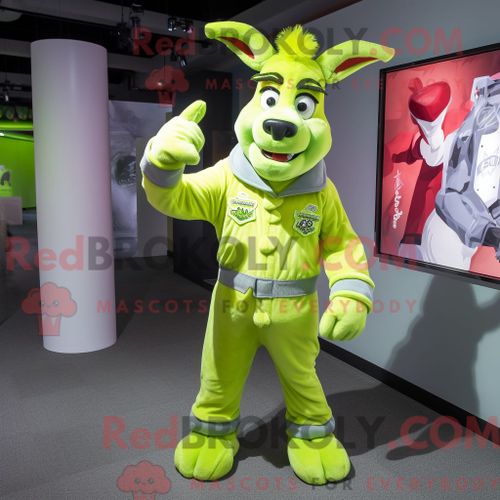 Costume Mascotte Redbrokoly D Âne Vert Citron Habillé D Un Jean Évasé Et De Gants