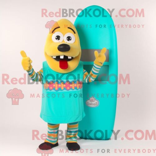 Personnage Mascotte Redbrokoly D Un Gâteau De Mariage En Or Habillé D Une Robe De Bal Et D Épingles À Cravate