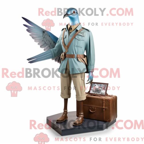 Personnage Mascotte Redbrokoly D Oiseau Beige Habillé D Une Mini Jupe Et De Bretelles