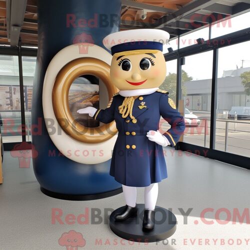 Personnage Mascotte Redbrokoly D Un Sandwich Au Fromage Grillé Marron Habillé D Un T-Shirt À Col En V Et D Épingles À Chapeau