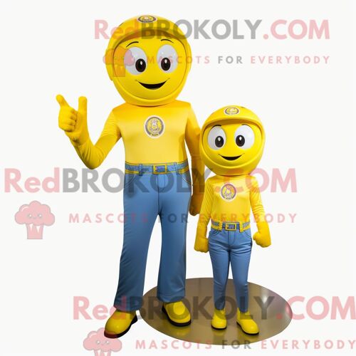 Personnage Mascotte Redbrokoly D Une Alliance Jaune Habillé D Un Mom Jeans Et De Bagues