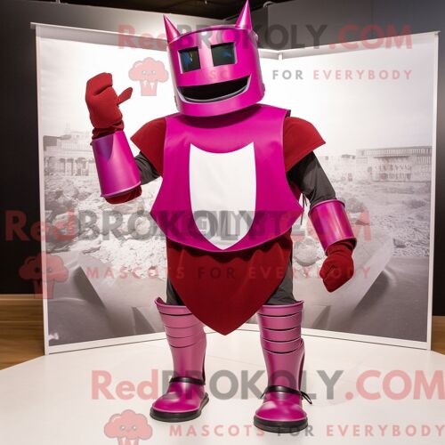 Costume Mascotte Redbrokoly De Chevalier Médiéval Magenta Personnage Habillé Avec Un Débardeur Et Des Bracelets