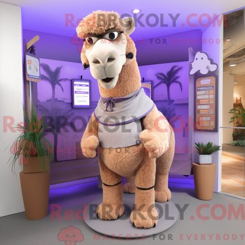 Costume Mascotte Redbrokoly De Chameau Lavande Personnage Habillé Avec Un Short Et Des Pinces À Cheveux