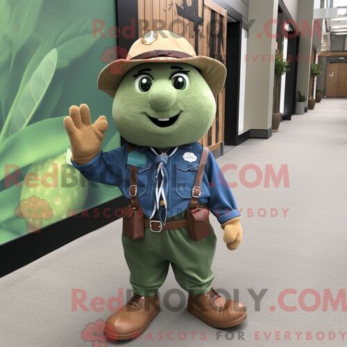 Personnage Mascotte Redbrokoly D Une Pomme De Terre Vert Forêt Habillée D Une Chemise En Chambray Et De Ceintures De Smoking